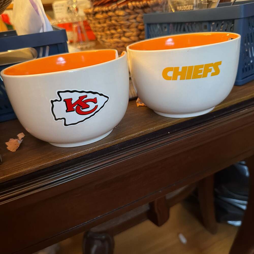 Kansas‎ City Chiefs set of 2 ramen bowls.